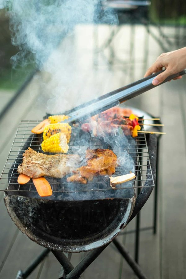 Quels bois utiliser pour un fumage au barbecue ?